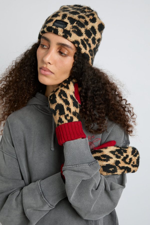 Damson Madder leopard mittens in fluffy yarn Sale | Women Gloves - Image 3