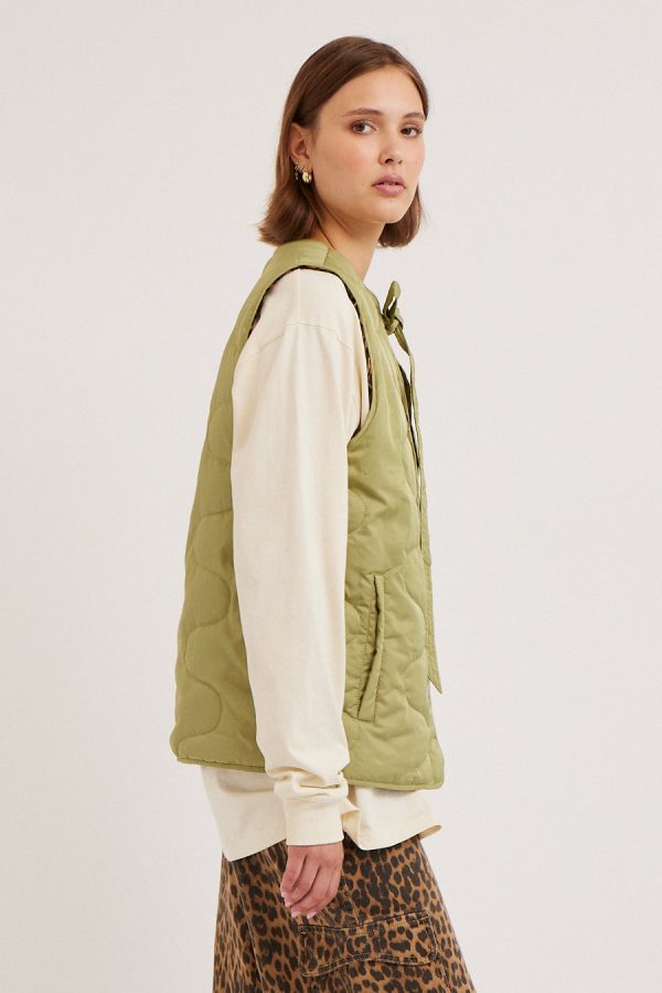 Damson Madder maxxy gilet liner - green None | Women Gilets - Image 4